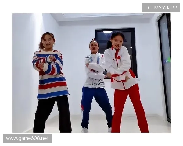 管晨辰家的猫都比我会自律