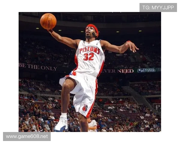 汉密尔顿无球跑动撕裂防线，中距离效率领跑后卫群