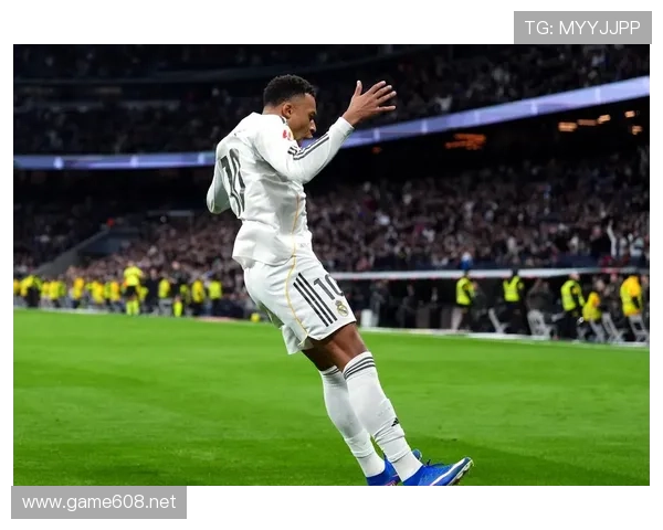 贝林厄姆球场上能打面前饭桌边却全靠泡面撑活是怎么回事？